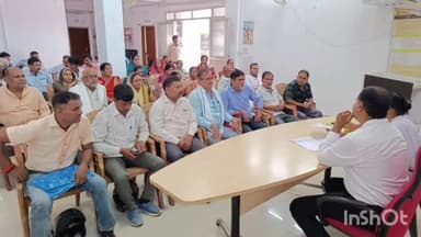 बक्सर: 13 जुलाई को होने वाली राष्ट्रीय लोक अदालत के सफल आयोजन को लेकर व्यवहार न्यायालय, परिसर बक्सर में हुई बैठक