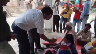 मुशहरी: कलेक्ट्रेट परिसर में लोक चेतना दल का चल रहे अनशन चौथे दिन समाप्त,एसडीओ ने जूस पिलाकर तुड़वाया अनशन