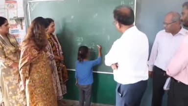 शाजापुर: शाजापुर के एकीकृत शासकीय प्राथमिक विद्यालय तेलीवाड़ा के बच्चों को नही आया किताब पढ़ना और अक्षर लिखना