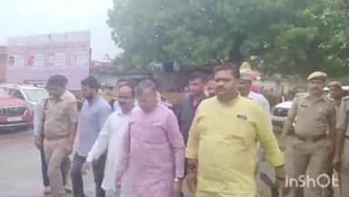 हाथरस: जिला अस्पताल में पहुंचे यूपी के होमगार्ड मंत्री धर्मवीर प्रजापति घायलों का जाना हाल-चाल बोले घायलों का रखेंगे ख्याल