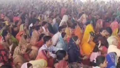 विदिशा नगर: गिरधर कॉलोनी में चल रही शिव महापुराण की कथा में छठवें दिन रही काफी भीड़