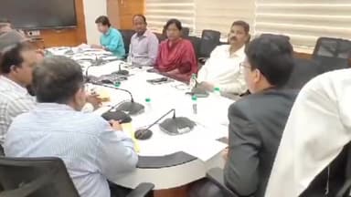 कांके: रांची स्थित समाहरणालय में विश्व आदिवासी दिवस को लेकर उपायुक्त की अध्यक्षता में हुई बैठक