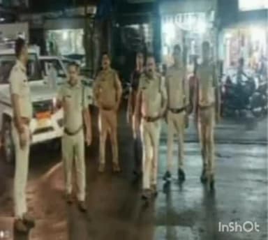 चितरंगी: जिले में कानून व्यवस्था एवं सुरक्षा व्यवस्था बनाए रखने के लिए सिंगरौली पुलिस द्वारा प्रभावी रात्रि गश्त किया जा रहा है।