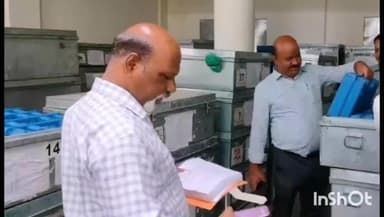 गुना नगर: कलेक्टर ने स्थानीय निर्वाचन के ईवीएम स्ट्रांग रूम का किया निरीक्षण