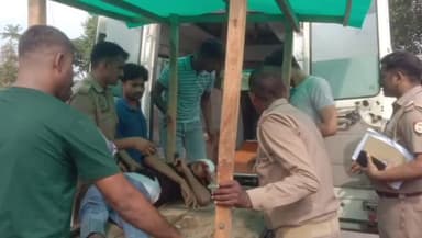 घाटमपुर: बीबियापुर मोड़ के पास तेज रफ्तार लोडर ने बाइक सवार दंपति को मारी टक्कर, दोनों हुए गंभीर रूप से घायल