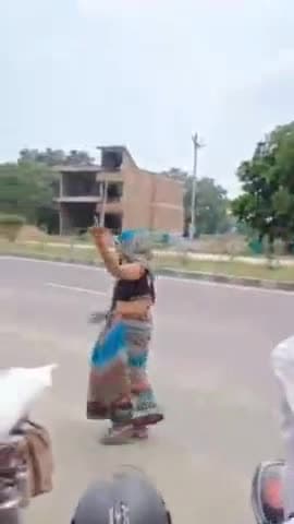 नरवल: नरवल मोड़ के पास महिलाओं ने युवक को बीच सड़क पर पीटा, आरोपी महिलाओं की तलाश जारी