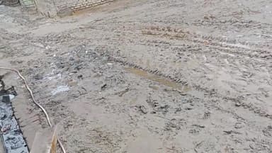 मिर्जापुर थानाक्षेत्र के ग्राम पंचायत उदयपुर भूड़ा के मजरा नौसारा मे गलियों का बहुत हुआ बुरा हाल निकलने में हुई दिक्कत।