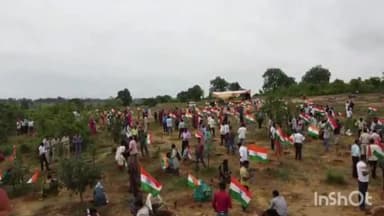 गोहपारु: सोहागपुर: कमिश्नर एवं कलेक्टर ने हर्री गांव में किया वृक्षारोपण स्थानीय ग्रामीण सहित जनप्रतिनिधि रहे मौजूद