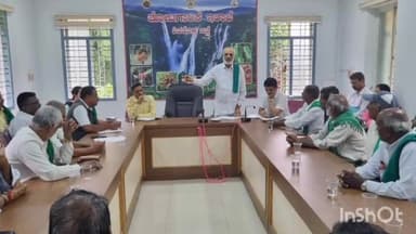 ಶಿವಮೊಗ್ಗ: ನಗರದ ತೋಟಗಾರಿಕೆ ಇಲಾಖೆ ಕಚೇರಿಯಲ್ಲಿ ರೈತರ ಸಮಸ್ಯೆ ಕುರಿತಾಗಿ ಸಭೆ ನಡೆಸಿದ ರಾಜ್ಯ ರೈತ ಸಂಘದ ಅಧ್ಯಕ್ಷ ಹೆಚ್. ಆರ್ ಬಸವರಾಜಪ್ಪ