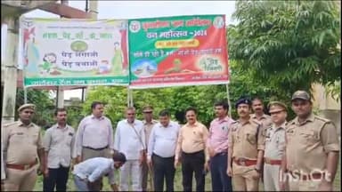 जलेसर: विधायक जलेसर और एसडीएम ने तहसील परिसर में किया वृक्षारोपण, अधिकारी रहे मौजूद थाना जलेसर क्षेत्र का मामला