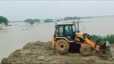 बलरामपुर जनपद मे सदर एसडीएम राजेंद्र बहादुर ने पहाड़ी नालों व बाढ़ प्रभावित क्षेत्रों का दौरा किया।इस दौरान ललिया के पास