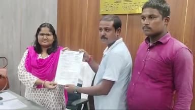 कस्बा: बमबम साह ने कस्बा अंचल कार्यालय पहुंचकर पूर्व के तरह अंचल कार्यालय से पारिवारिक सूची निर्गत करने के संबंध मे सौंपा मांग