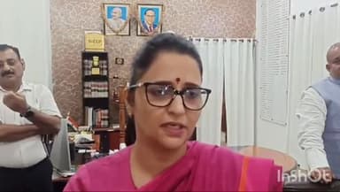 बहराइच: बहराइच में संभावित बाढ़ को देखते हुए डीएम ने परियोजनाओं का निरीक्षण का संबंधीतों को दिए आवश्यक दिशा निर्देश