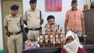 कांके: रांची रेलवे स्टेशन पर आरपीएफ ने ट्रेन से बरामद की अवैध शराब, एक व्यक्ति को किया गिरफ्तार