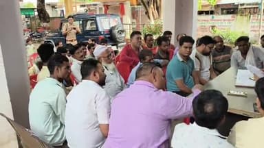 भोगांव: भोगांव थाना परिसर में मोहर्रम के त्योहार को लेकर पीस कमेटी की बैठक का हुआ आयोजन, अलमदार और ताजियेदार रहे मौजूद