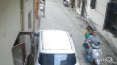 ਖਰੜ: ਦਿਨ ਦਿਹਾੜੇ ਮਹਿਲਾ ਦੀ ਚੈਨ ਚਪਟਮਾਰ ਵੱਲੋਂ ਝਪਟੀ ਗਈ, ਸੀਸੀਟੀਵੀ ਵਿੱਚ ਕੈਦ ਹੋਈ ਵਾਰਦਾਤ