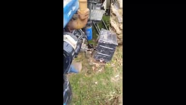 सिंगरौली: देवरी गांव के ग्रामीणों ने चोरी कर भाग रहे चोर को पकड़ कर पुलिस के किया हवाले, एक बाइक व दो बैटरी बरामद