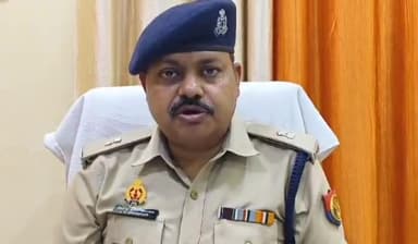 कैंपियरगंज: चिलवाताल थाना क्षेत्र के जगत बेला तजडीह मार्ग के किनारे मिला युवक का शव हत्या की जताई जा रही आशंका मौके पर पहुंची पुलिस