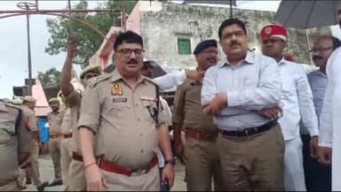 बदायूं: बदायूं जिलाधिकारी एवं वरिष्ठ पुलिस अधीक्षक ने कछला स्थित दोनों गंगा घाटों का निरीक्षण किया।