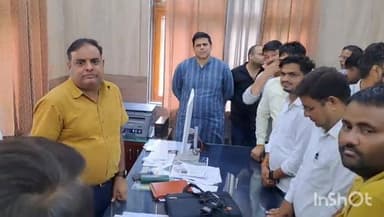धौलपुर: नगर परिषद कार्यालयपर विभिन्न समस्याओं को लेकर वार्ड पार्षदों ने उठाई आवाज नगर परिषद आयुक्त से की मुलाकात