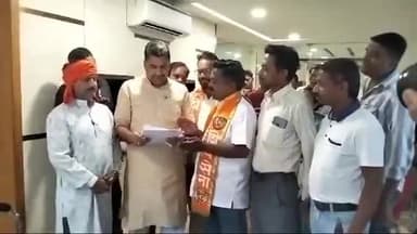 जबलपुर: मां रेवा नगर के रहवासियों द्वारा सड़कों पर स्ट्रीट लाइट और नाली की समस्या पर संसद को संभागीय कार्यालय में सोपा ज्ञापन