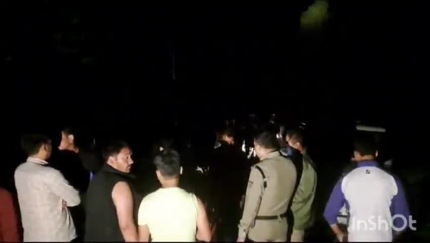 बर्नीगाड़: यमुनोत्री हाइवे नौगाँव सारी गाड़ के समीप एक आल्टो कार और मोटर साइकिल जोर दार भिंडत,