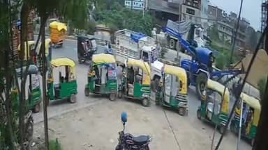 पटना ग्रामीण: पटना के बाईपास थाना क्षेत्र के कर्मलीचक के बस में ट्रैक्टर में पीछे से मारी ठोकर ट्रैक्टर पलटा चालक कि हुई मौत