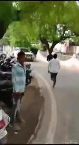 जालौर: जालौर में पिता को देख सड़क पर प्रेमी के साथ दौड़ी लड़की,भाग कर एसपी ऑफिस पहुंचे