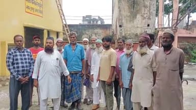 पूरनपुर: शेरपुर कला में बारिश का पानी भरने से सब्जी की फसलें हो रही खराब, ग्रामीणों ने तहसीलदार से की शिकायत