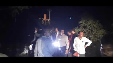 बलरामपुर: धुसाह के पास तटबंध कटने से शहर के मुहल्लों में पहुंच बाढ़ का पानी, काटन को रोकने का रात से ही हो रहा प्रयास