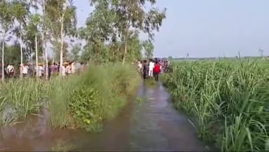 बीसलपुर: ओड़ाझाड़ गांव से धान की कटाई कर लौट रहे कंबाइन के साथ बाढ़ में फंसे चार लोग, कड़ी मशक्कत के बाद निकाले गए सुरक्षित