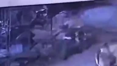 जबलपुर: पढ़ाओ निवासी जेल पर्यवेक्षक के घर के बाहर खड़े दो वाहनों में 2 बदमाशों ने लगाई आग, घटना CCTV में हुई कैद