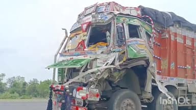 राघोगढ़: नेशनल हाईवे 46 के आवन गांव पर सड़क किनारे खड़ी यात्री बस में ट्रक ने पीछे से मारी टक्कर, तीन लोगों की हुई मौत