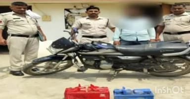 चितरंगी: बैढन कोतवाली क्षेत्र की खुटार चौकी पुलिस ने चोर सहित चोरी की मोटरसाइकिल एवं दो नग बैटरी की बरामद