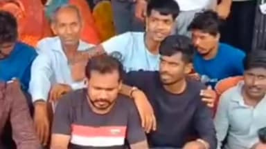 सीतामऊ: नगर के सैकड़ो महिला पुरुषों ने नगर परिषद कार्यालय का घेराव शीतला माता मंदिर की बाउंड्री तोड़ने के विरोध में