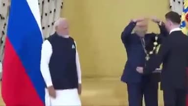 "विश्व पटल पर भारत के लिए ऐतिहासिक पल" 🇮🇳
रूस के सर्वोच्च नागरिक पुरस्कार 'ऑर्डर ऑफ सेंट एंड्रयू द एपोस्टल' से सम्मानित होने पर प्रधानमंत्री श्री नरेंद्र मोदी जी को हार्दिक बधाई एवं शुभकामनाएं।