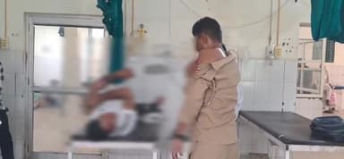 बदायूं: उझानी के पास बच्चे बचाने के क्रम में अनियंत्रित होकर फिसली बाइक, दो सिपाही हुए घायल