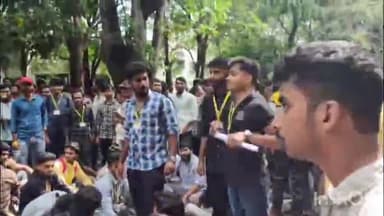 ಶಿವಮೊಗ್ಗ: ಶಂಕರಘಟ್ಟದ ಕುವೆಂಪು ವಿವಿಯಲ್ಲಿ ವಿವಿಧ ಬೇಡಿಕೆ ಈಡೇರಿಸುವಂತೆ ಆಗ್ರಹಿಸಿ ಸ್ನಾತಕೋತ್ತರ ವಿದ್ಯಾರ್ಥಿಗಳ ಪ್ರತಿಭಟನೆ