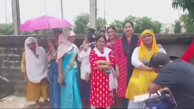 जबलपुर: गौरीघाट स्थित सैंट अलॉयसेस स्कूल में फीस को लेकर अभिभावकों ने किया प्रदर्शन