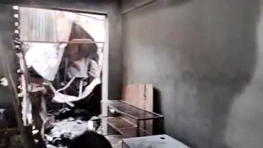 मुरादाबाद: देर रात टाउन हॉल स्थित 3 दुकानों में लगी भीषण आग, सूचना पर पहुंची दमकल विभाग की टीम ने आग पर पाया क़ाबू