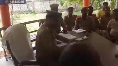 फूलपुुर: आगामी पर्व को लेकर थाना प्रभारी बहरिया ने तजियादारों के साथ की बैठक