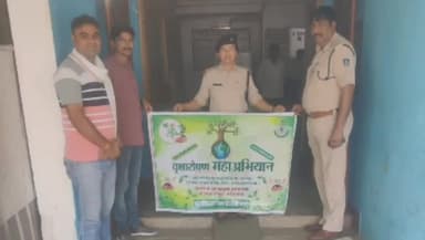 सिंगरौली: एक पेड़ माँ के नाम अभियान में एसपी ने पुलिस लाइन सहित समस्त थाना क्षेत्र में कराया वृक्षारोपण,लगाए गए हजारो फलदार पेड़