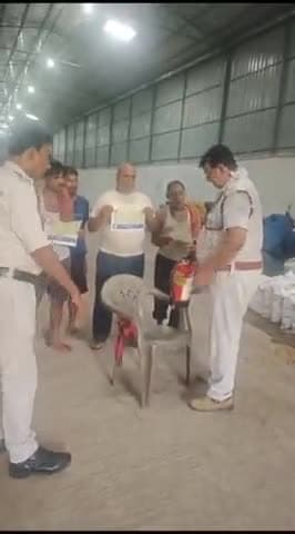 महुआ: महुआ अनुमंडल के बैद्यनाथपुर में महुआ अग्निशमन विभाग द्वारा जन जागरूकता अभियान चलाकर लोगों को जागरूक किया गया