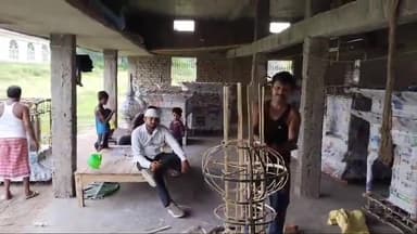 महुआ: महुआ के जहांगीरपुर सलखनी पंचायत में मोहर्रम को लेकर ताजिए का निर्माण कार्य शुरू हो गया है। यहां पर 40 फीट लंबा ताजिया