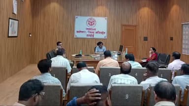 हरदोई: कलेक्ट्रेट सभागार में जिलाधिकारी की अध्यक्षता में दिव्यांग कल्याण समितियों की बैठक हुई