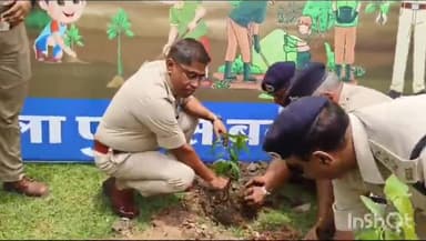 गुना नगर: जिले की सभी पुलिस इकाइया, थाना, चौकियो में गुना पुलिस ने किया पौधारोपण पुलिस कंट्रोल रूम में पुलिस अधीक्षक ने लगाए पौधे