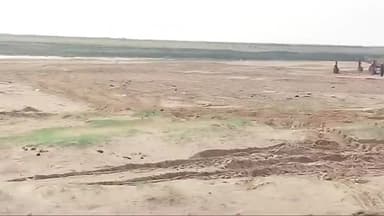 सिंगरौली - बलियरी में एक बार फिर से सक्रिय हुए रेत माफिया।*
लाखों रुपए का सैकड़ो ट्रैक्टर रेत किये इकट्ठा
#sunilshah