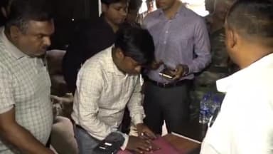 कांके: रांची के कडरू स्थित JSFC गोदाम का खाद्य आपूर्ति मंत्री ने किया औचक निरिक्षण, अधिकारियों की लगाई क्लास