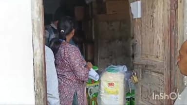 सिरोंज: कृति तेल के सेवन से लोगों के बीमार होने के मामले में एसडीएम ने गोदामों को किया था सील, खाद्य अधिकारी ने लिए सैंपल