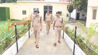 रामपुर: पुलिस अधीक्षक, विद्यासागर मिश्र द्वारा थाना भोट का आकस्मिक निरीक्षण किया गया